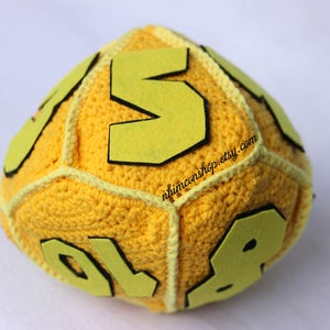 Bloque de dados para juego cuadrado 1-4 o diamante 1-10 peluche Amigurumi juguete de peluche hecho a mano Softies regalo bebé ganchillo tejido inspirado felpa imagen 8