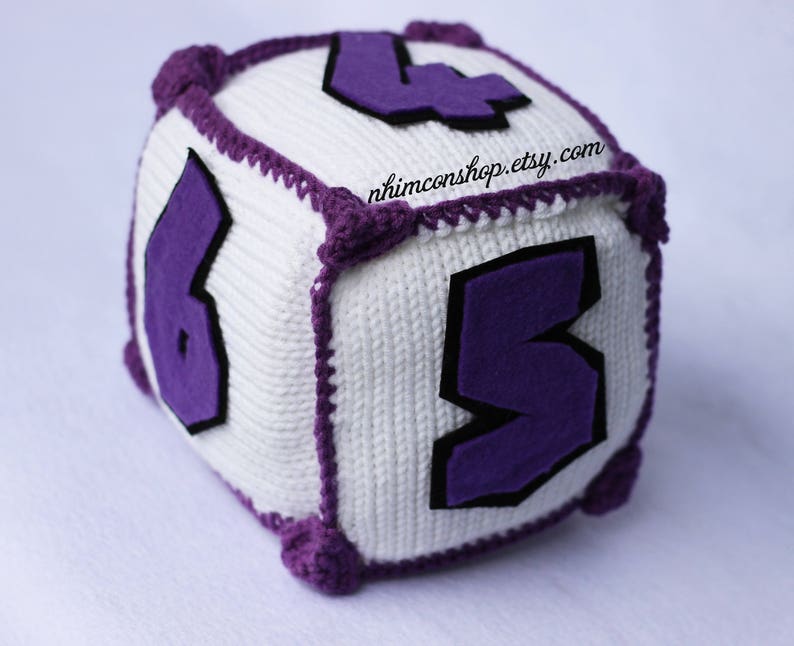 Bloque de dados para juego cuadrado 1-4 o diamante 1-10 peluche Amigurumi juguete de peluche hecho a mano Softies regalo bebé ganchillo tejido inspirado felpa imagen 6