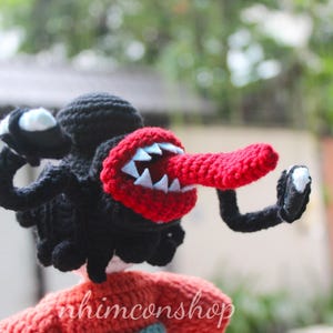 Puede incluir: Un letrero de madera r&uacute;stico con el texto "Welcome to our home" en un estilo manuscrito. El letrero presenta un acabado envejecido y un dise&ntilde;o sencillo y acogedor, ideal para un porche o entrada.