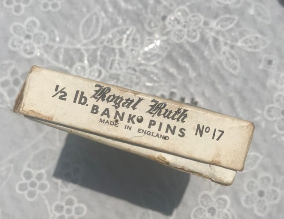 Royal Ruth Bank Pins Number 17 Original Box lcww - image 6