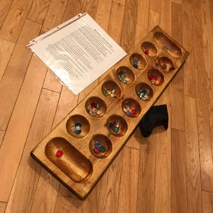 マンカラ 木製 大型ゲームボード 松材 アフリカンジェムストーン転写 彫刻ピットバンク 家族へのギフト lcww