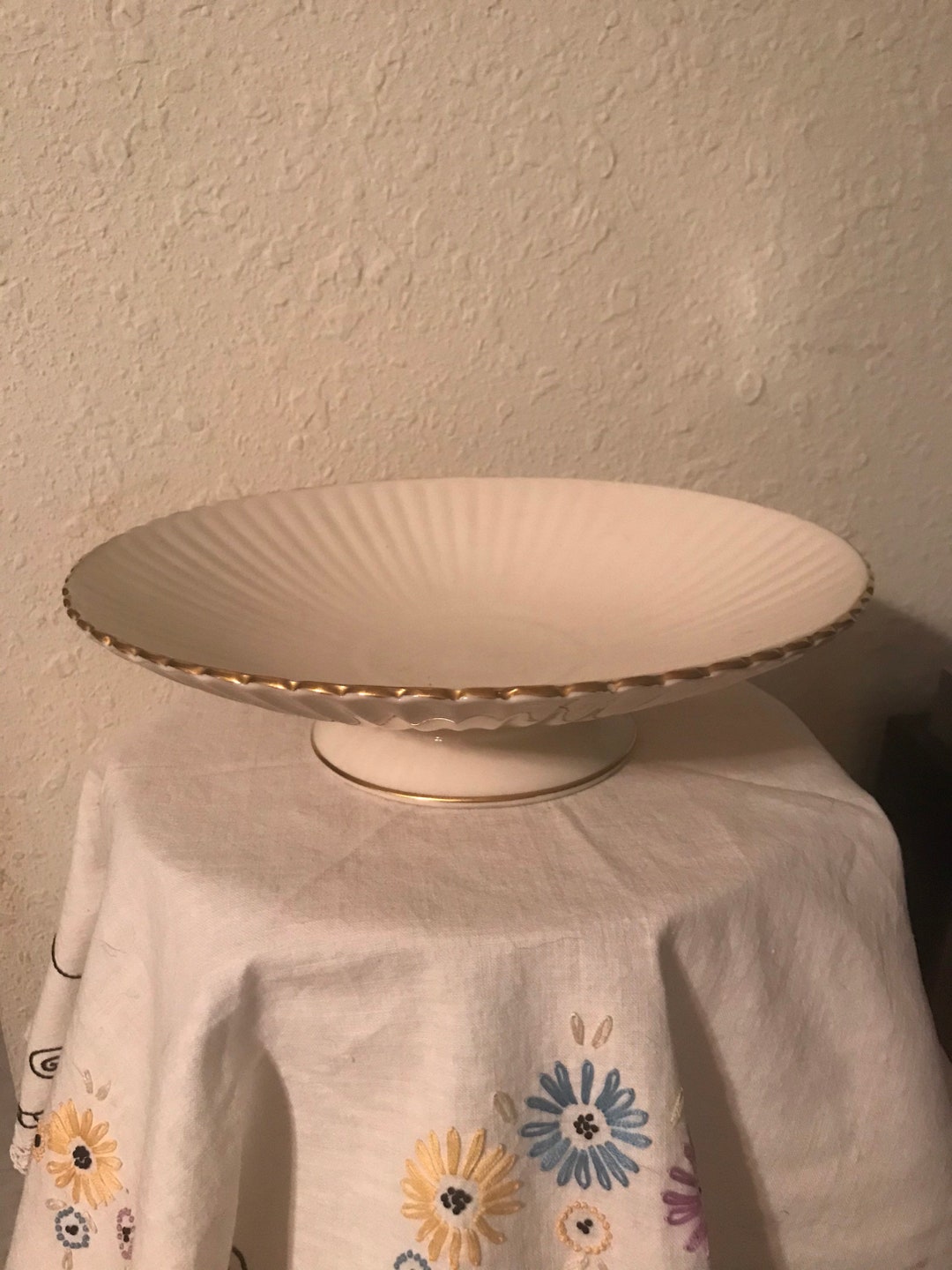 Lenox Compote Bowl Pedestal Seashell Design Collection 24K is Gold Trim