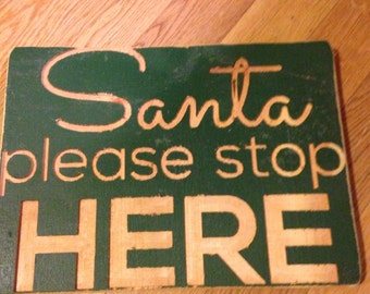 Christmas Santa Please Stop Here Green Carved Wooden Green Rustic Sign Wreath Window Door Decor Children lcww