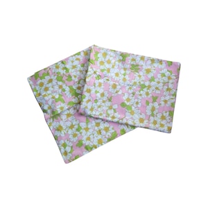 Vintage 70's Groovy Pink Floral Daisy Tastemaker By Mohawk Muslin Pillowcases Set of 2