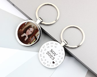 Personalised Calendar Keychain, Date Keychain, Special Date Keychain, Date We Met, Round Calendar Keychain, Anniversary Gift