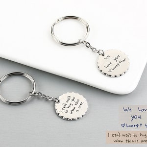 Aangepaste roestvrijstalen vetersleutelhanger, echte handschriftsleutelhanger, souvenirsleutelhanger, cadeau voor familie, verjaardagscadeau