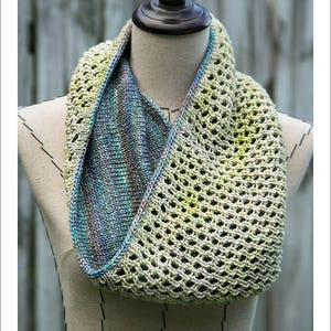 COWL KNITTING PATTERN - Latticework
