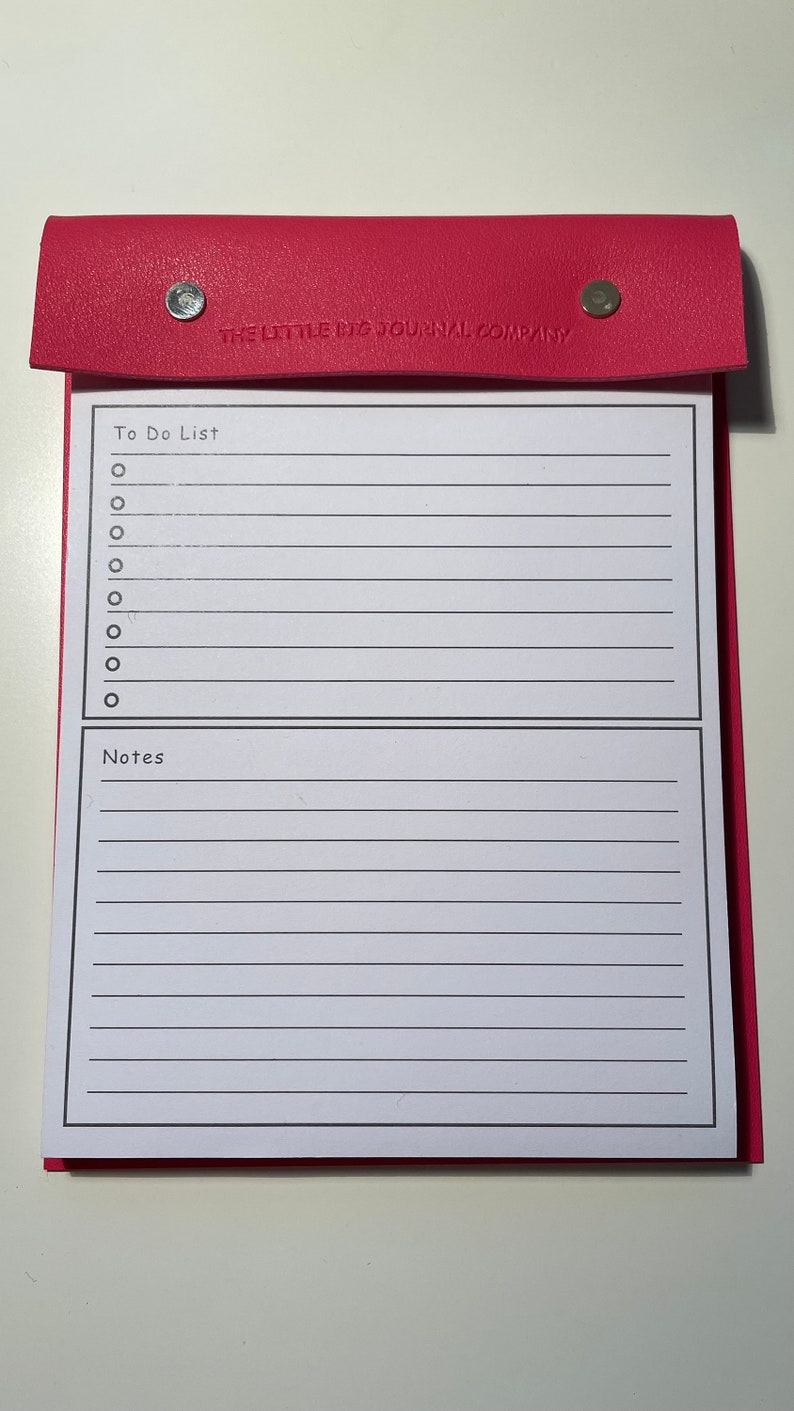 Bright Pink Faux Leather A5 Refillable desk notepad Bright Pink with lined pages insert. 画像 4