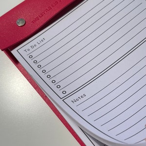 Bright Pink Faux Leather A5 Refillable desk notepad Bright Pink with lined pages insert. 画像 5