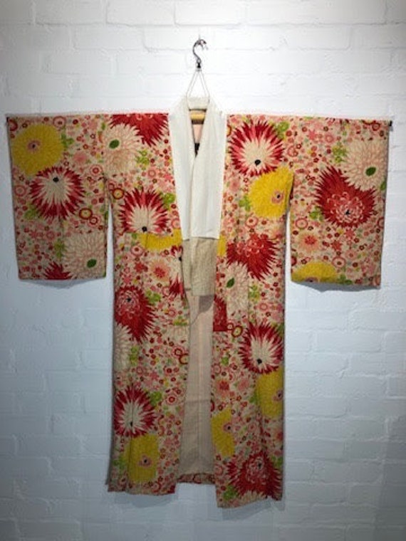 Circa 1920-30's Silk Nagajubab: Pastel Pink, Yellow and Beige / Chrysanthemum &Happy Fortune Symbols - アンティーク紋錦紗花柄長襦袢