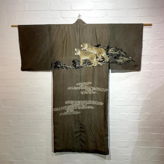 SOLD / Circa 1920s Men's Juban Kimono: Khaki, Twin Tigers Roaring on the Cliff