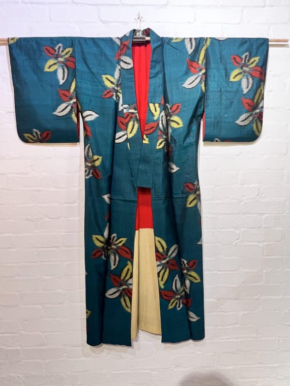 Circa 1920-30s Vintage Silk Meisen Flat Woven Green Kimono with Safflower Dyed Red "momi" Lining