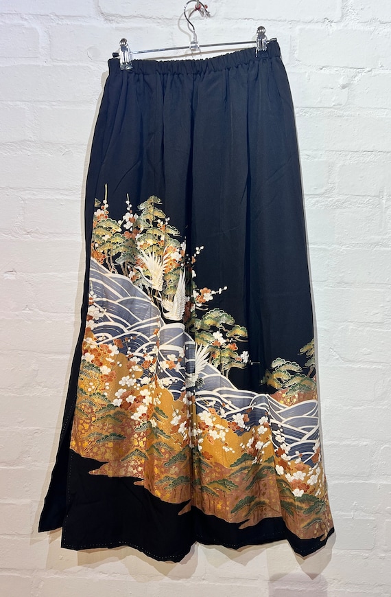 SOLD / Silk Bkack Ceremonial Kimono Upcycled Skirt - 2