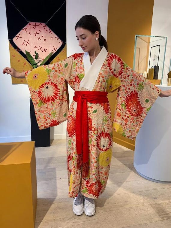 Circa 192-30's Silk Nagajuban  (Chrysanthemums and auspicious botanical pattern)