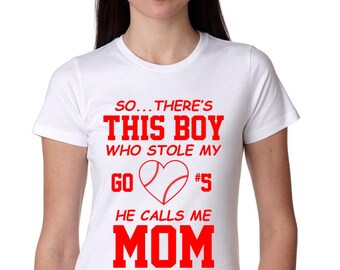 Este chico me robó el corazón. Camiseta ajustada o unisex para mujer. Regalo para mamá. Regalos para mamá. Camiseta de béisbol para mamá. Regalos para mamá.