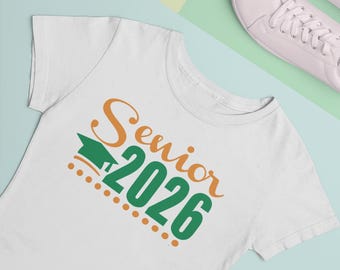 Camiseta unisex o para dama de último año de 2026. Regalos para graduados. Regalo para él. Regalo para ella. Camisetas de graduación. Camisetas de último año. Regalos de graduación.