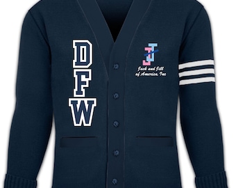 Cardigã unissex DFW com listras sólidas em azul-marinho escuro e branco, bordado personalizado, suéter universitário, vestuário para fraternidades e sororidades, vestuário universitário, acessórios.