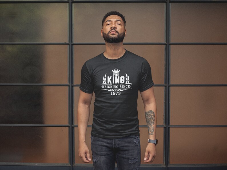 30th Bday Tee The King Birthday Tshirt Humor 40th 25th Mens Birthday Gift 50th 60th 70th 80th Fun Mens Birthday Tshirt
