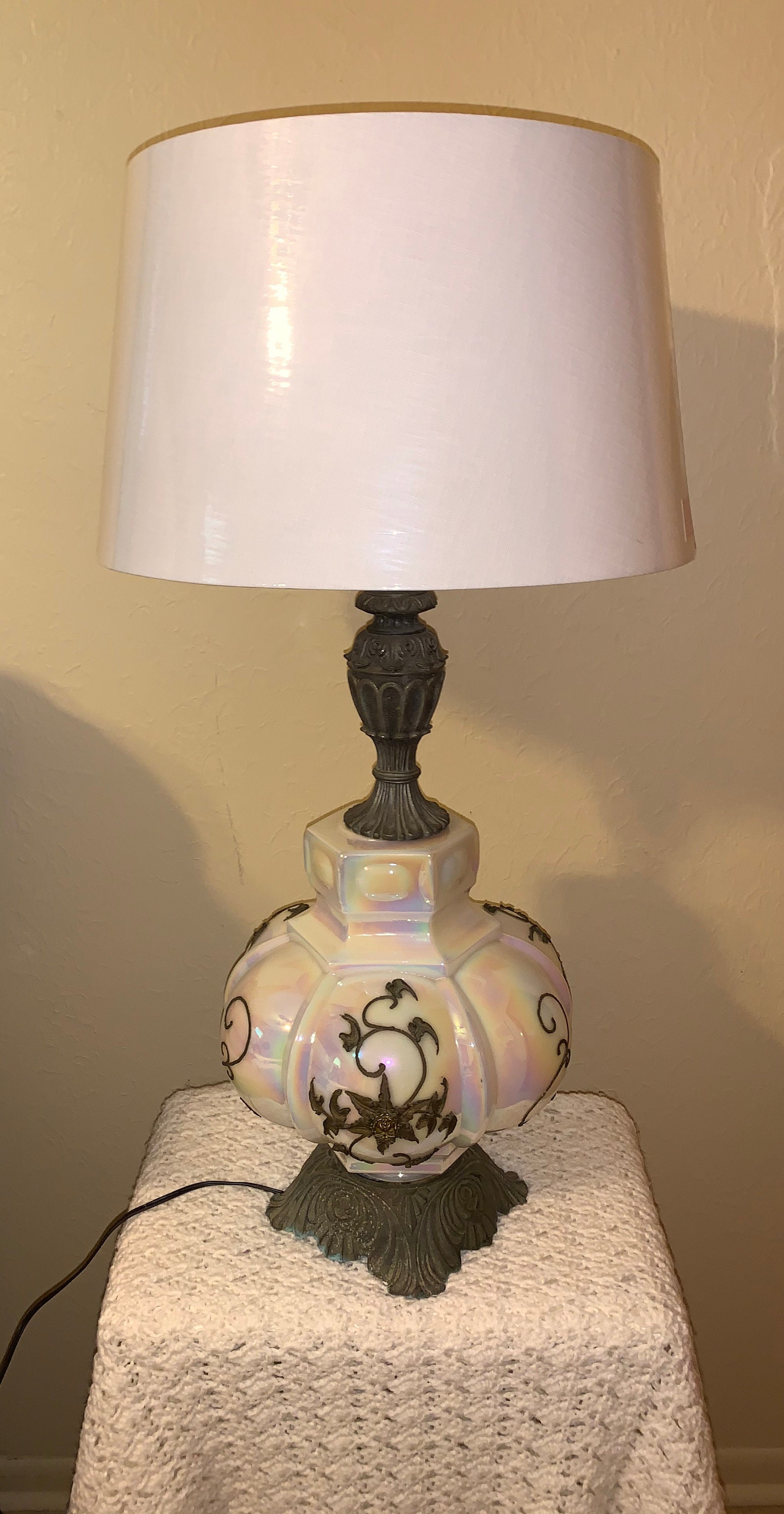 Vintage mother on sale of pearl lamp