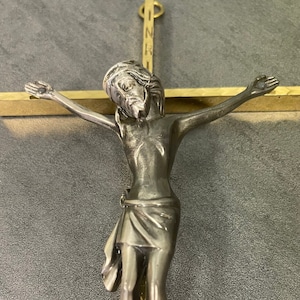 INRI JESUS CRUCIFIX…Jesus Hanging form the Cross…Gold and Silver….Religious…Catholic…Wall Hanging…Western Germany #591