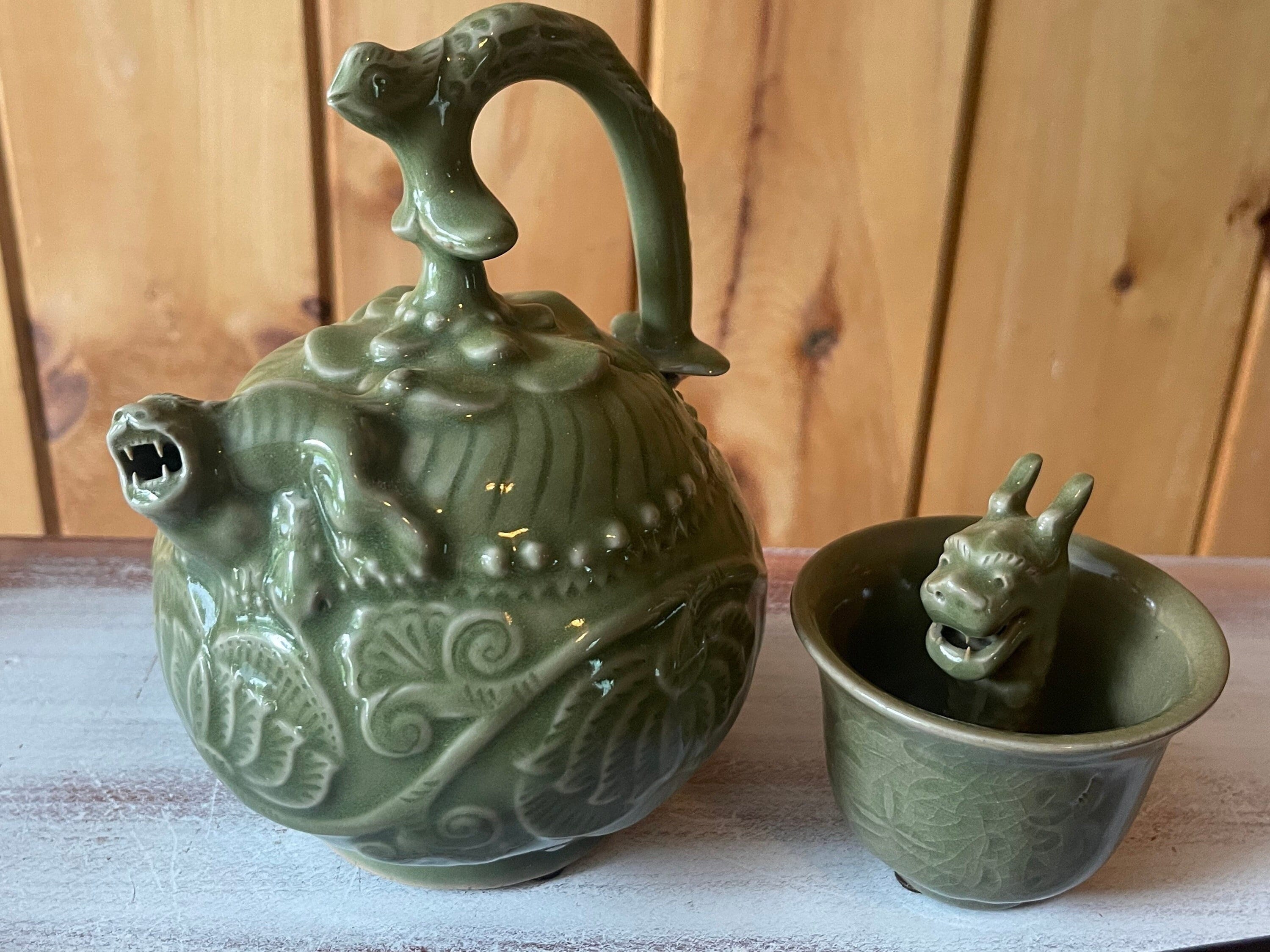 REVERSE FLOW TEAPOT With Foo Dog and Dragon Gluttony Cup REVERSE FLOW TEAPOT With Foo Dog and Dragon Gluttony Cup