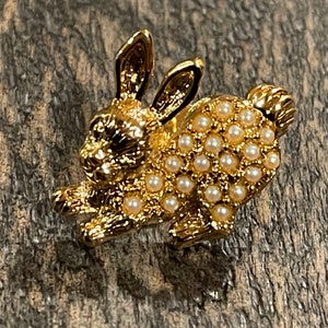 AVON RABBIT BROOCH/Pin… Gold Tone Metal…Faux Pearls…Screw Button Back…Small…Finely Detailed…Vintage