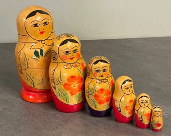 RUSSIAN NESTING DOLLS…Set Of 6…5 Open…Floral…Hand Painted…Wooden…Lacquered…Home Decor…Art Dolls…Lightweight…U.S.S.R…1990s