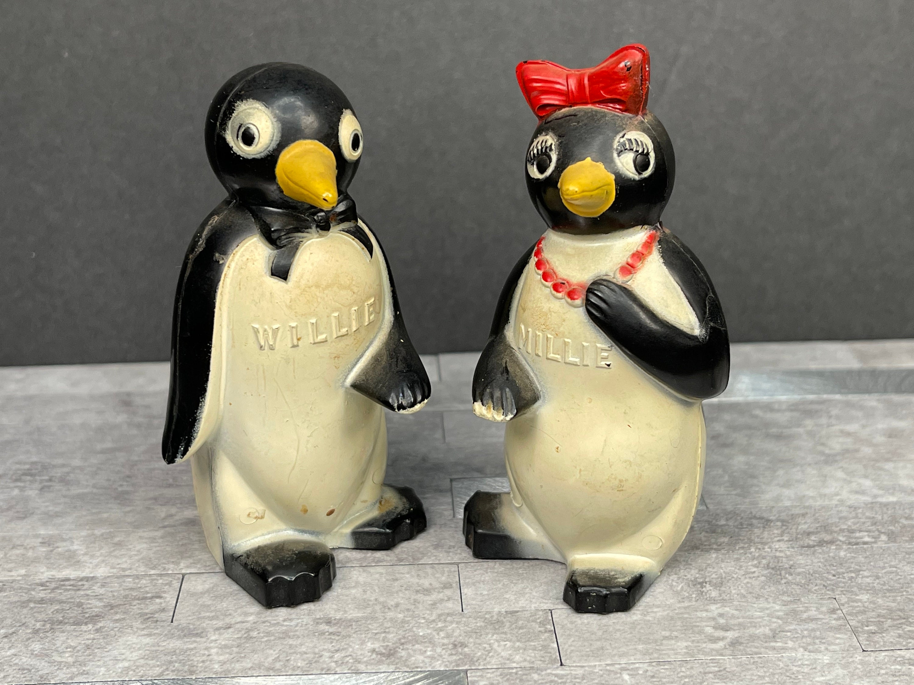 PENGUIN SALT & PEPPER Shakers… “millie and Willie”…plastic…kool