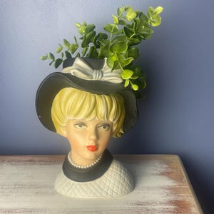 LADY HEAD VASE…Planter…Napco…Woman in Black Hat…Pearl Necklace….Red Lips/Blond Hair/Lashes…Grey Hat Bow…7495…Handpainted…Japan…1960s #000U.C