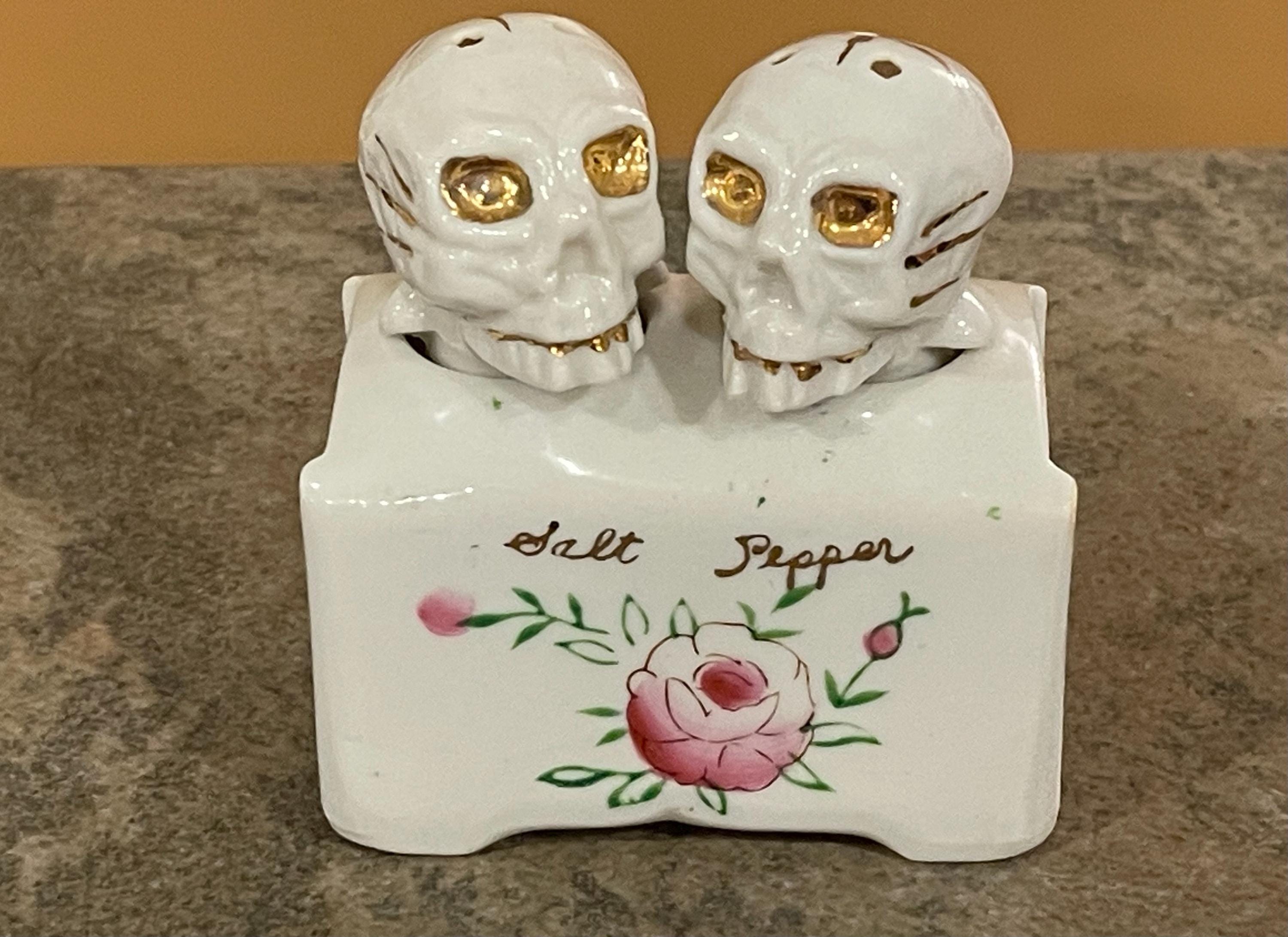 SKULL NODDER Shakers…empress…3-piece Set…2 Nodding Shakers & Base