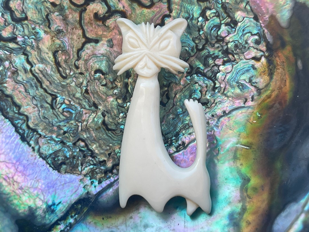 Triangular Cat Pin PLASTIC CAT Pin…brooch…metal Pin and Clasp…gorgeous Face…larger Size ...