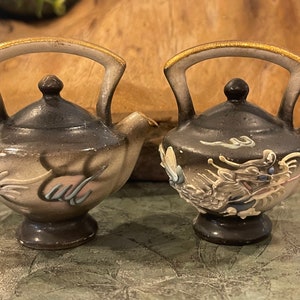 DRAGONWARE MORIAGE SHAKERS…Salt and Pepper with Raised Moriage Dragons…Gold Spout Tip and Handle…Black Base…Original Corks…1950s…Japan #680