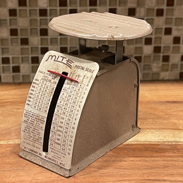 MITE POSTAL SCALE…Post Office Letter Scale…Metal…Beige…1970…B-T Company, Inc…Milwaukee, W.I…U.S.A. #271