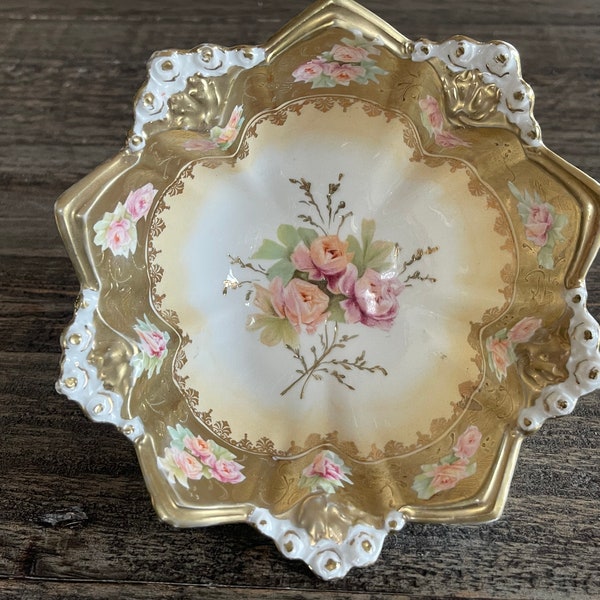 ANTIQUE FLORAL BOWL…R.S. Prussia…S&T…Rose Sprays…Gold Inside Rim and Detailing…3 Footed…Zigzag Beaded Edge…Early 1900s… Germany #000