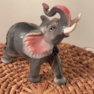 ELEPHANT FAMILY FIGURINES…Mother with Two Babies…Attached with a Gold Chain…Felted Feet…Collectible Figurines…Rare! 1960s/70s #223 bild 4