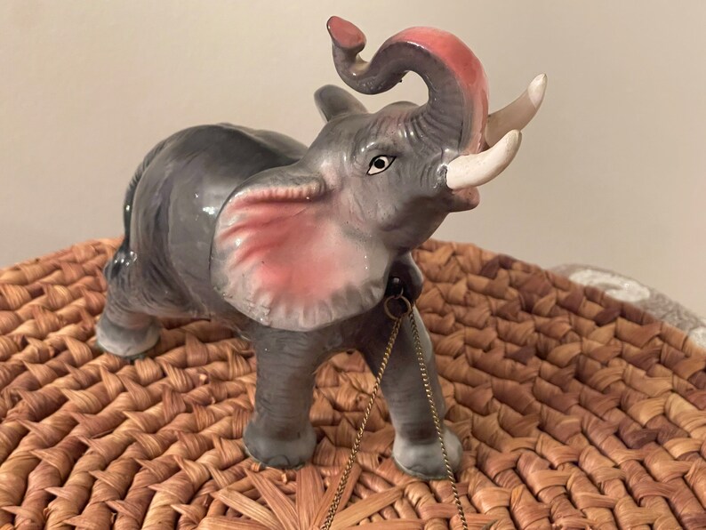 ELEPHANT FAMILY FIGURINES…Mother with Two Babies…Attached with a Gold Chain…Felted Feet…Collectible Figurines…Rare! 1960s/70s #223 bild 4