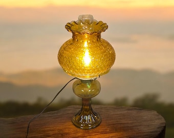Antique Amber Parlor Table Lamp With Diamond/quilted Glass Shade
