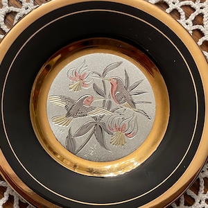 HUMMINGBIRD PLATE…Art of Choking.,,Miniature Collectible Plate…Black with 24k Gold Edging…Metal Hummingbird Design…1987. Japan #225