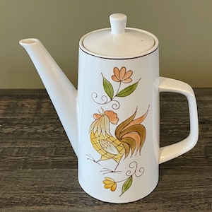 CERA STONE PITCHER…Mikasa…Rooster and Floral Design…Water/Tea/Coffee…Rustic, Farmhouse, Country Decor…Lid Japan…Vintage ***Imperfections!