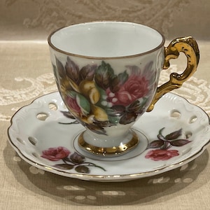 DEMITASSE TEACUP & SAUCER…M.Z. Austria…Lusterware…Pink Roses…White and Pink…Ornate Handle w/Heart…Scalloped Saucer Edging…Austria 1960s #942