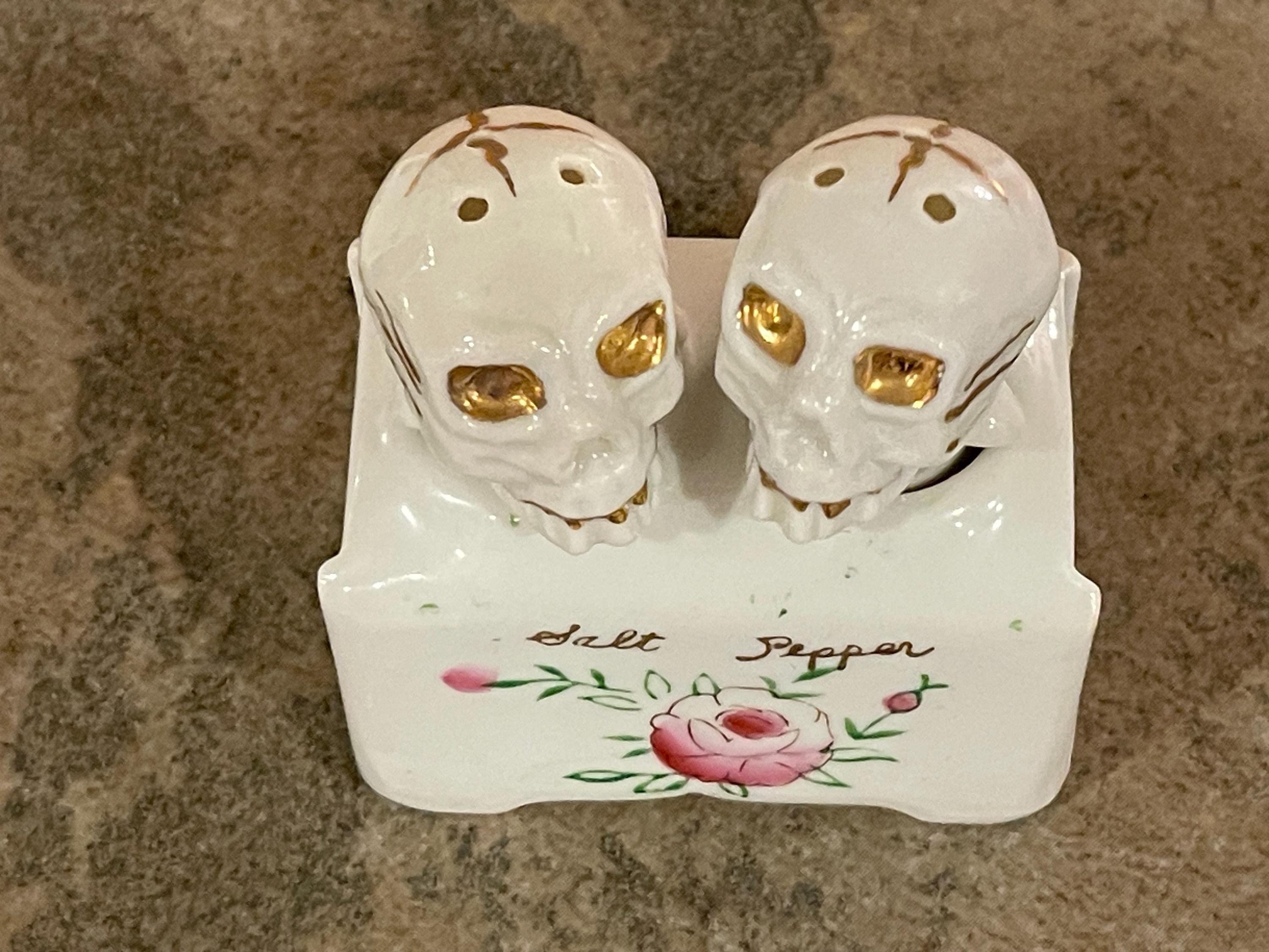 SKULL NODDER Shakers…empress…3-piece Set…2 Nodding Shakers & Base