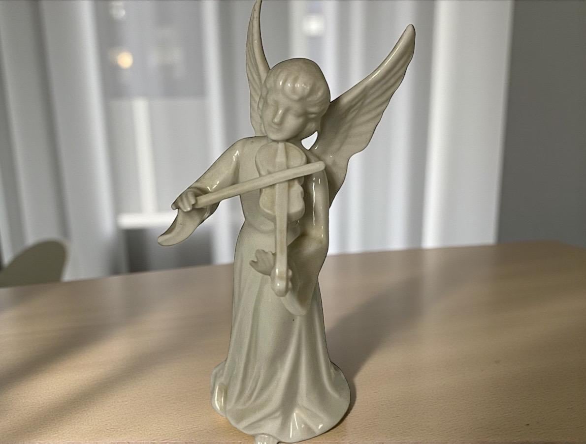 MUSICAL ANGEL FIGURINES.B. Schmid Brossmall Angel Playing
