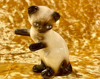 SIAMESE CAT FIGURINE… Blue Eyes…Collectible Figurine…Cat Decor…1960s…#265