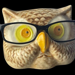 OWL EYEGLASS STAND…Goodsell Mold…Glazed Ceramic…Raised Eyeglass Shelf…Decorative Figurine…Owl Decor…1970s *Chips #158