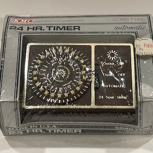 KMC PROGRAMMABLE TIMER…Electronic Cord…24hr Timer…1875 Watts…12 On/Off Cycles Per Day…Original Box/Factory Sealed…Never Used…Electronics#188
