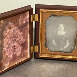 DAGUERREOTYPE PHOTO & CASE…1850s…Brown Thermoplastic Union Case…Velvet with Design…Reflective Photo…Gold Hinge and Frame…Closure #13
