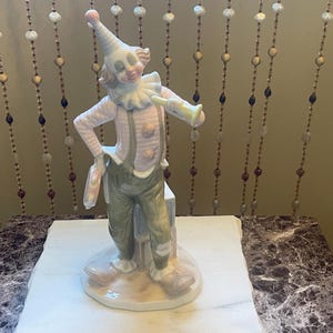 LARGE CLOWN FIGURINE…Pastel Green, Yellow and Pink…Horn and Tambourine…Blocks…Glazed…Round Base…Clown Collectible…Vintage W.Bx8