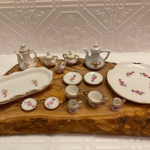 19 PIECE TEA SET…Miniature…Rose Design… Porcelain…Gold Edging…Taiwan #562