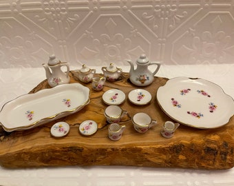 19 PIECE TEA SET…Miniature…Rose Design… Porcelain…Gold Edging…Taiwan #562