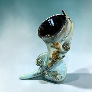 HULLS CORNICOPIA VASE…Fine Pottery…Extra Large, Hwavyweight…Parchment and Pine…Black Interior…1940